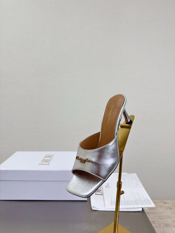 DIOR 26S KITTEN HEEL MULE SANDALS IN SILVER CALFSKIN WITH LOGO