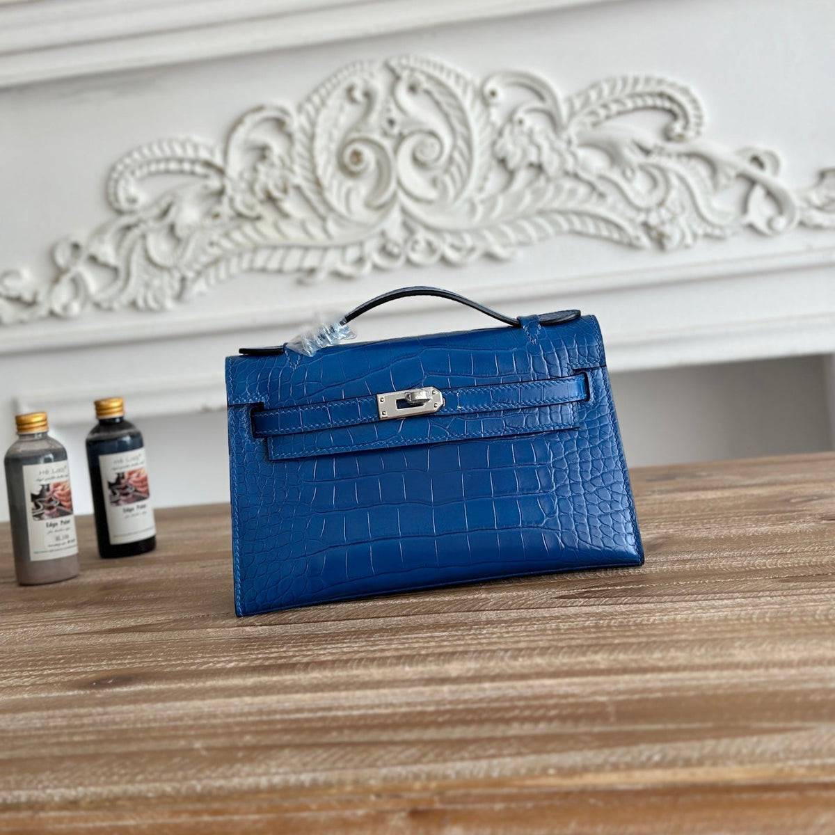 HM 26S KELLY MINI 22MM IN DARK BLUE CROC EMBOSSED CALFSKIN SILVER KELLY BUCKLE