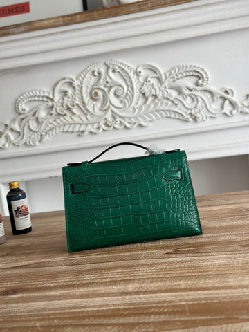 HM 26S KELLY MINI 22MM IN DARK GREEN CROC EMBOSSED CALFSKIN SILVER KELLY BUCKLE
