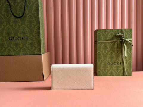 INTERLOCKING WOC 20 IN WHITE GRAINY CALFSKIN GOLD HARDWARE