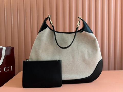 BODY MEDIUM SHOULDER BAD 49 IN NATURAL CANVAS AND BLACK CALFSKIN GOLD HARDWARE