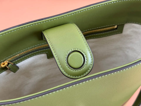 73 MEDIUM BUCKET BAG 27.5 IN GREEN SMOOTH CALFSKIN