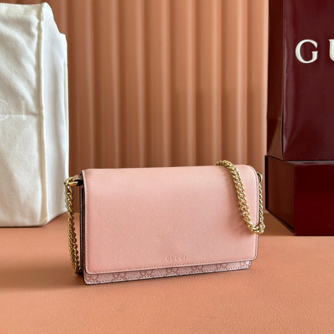 EMBLEM WALLET ON CHAIN 20 IN LIGHT PINK SMOOTH CALFSKIN