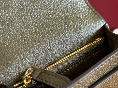 SOFTBIT CARD CASE 10.5 IN GREEN GRAINY CALFSKIN GOLD HARDWARE