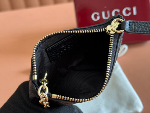 EMBLEM ZIP KEY CASE 12 IN BLACK GG GRAINY CALFSKIN