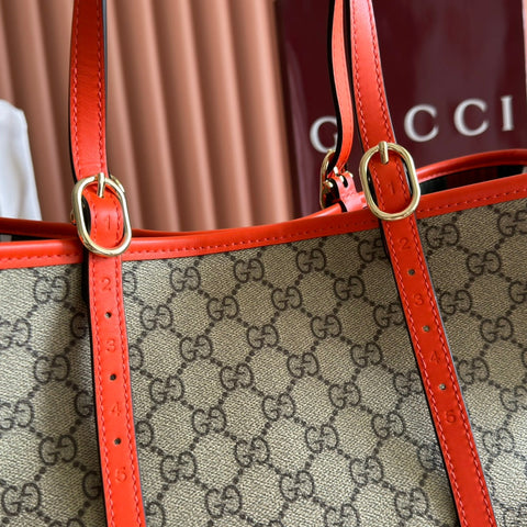GUCCI 25S EMBLEM LARGE BAG 38 IN BEIGE AND BLACK CALFSKIN