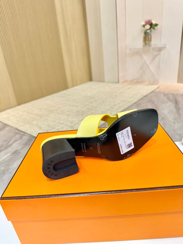 HM 26S HELIA SANDAL 70MM IN YELLOW CALFSKIN
