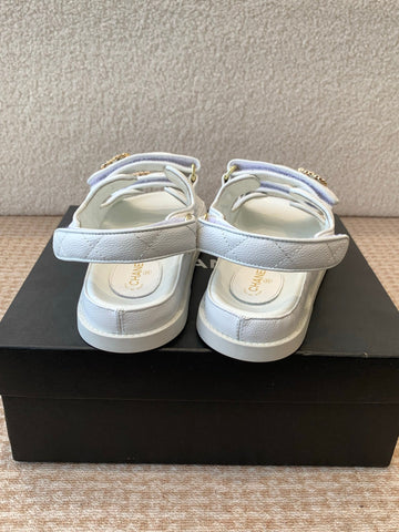 DAD SANDAL IN WHITE SHEEPSKIN