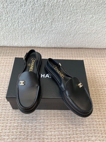 CC MOCCASIN SLINGBACK IN BLACK CALFSKIN
