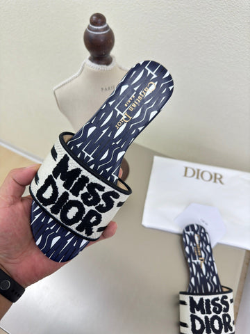 DWAY SLIDE EMBROIDERED COTTON AND NAVY BLUE MISS DIOR ALLOVER MOTIF