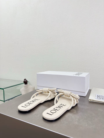 LOEWE 26S FLAMENCO KNOT SANDAL IN IVORY WHITE CALFSKIN