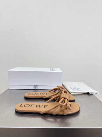 LOEWE 26S FLAMENCO KNOT SANDAL IN CAMEL BROWN CALFSKIN