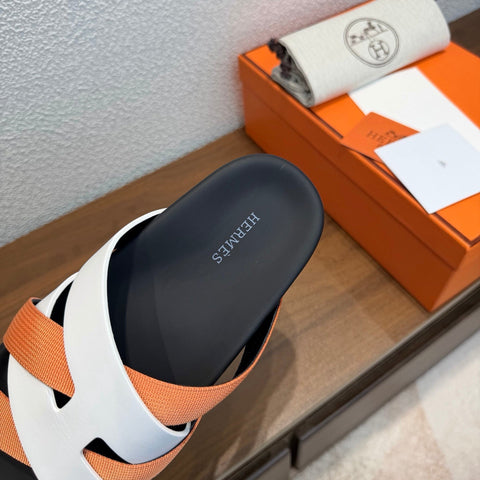 HM 26S KAZIMIR SANDAL IN WHITE CALFSKIN AND ORANGE FABRIC
