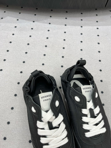 TRAIL SNEAKER IN BLACK CALFSKIN
