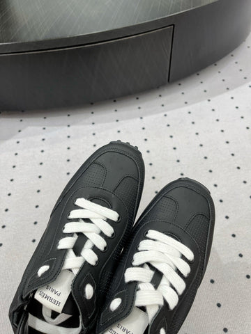 TRAIL SNEAKER IN BLACK CALFSKIN