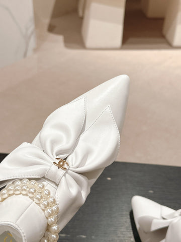 SHORT BOOTS IN WHITE SHEEPSKIN WITH BOW