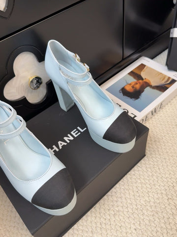 FLATFORM SANDAL IN LIGHT BLUE CALFSKIN AND BLACK FABRIC