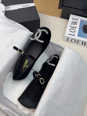MARY JANE SHOES IN BLACK VELVET WITH CRYSTALS LOGO