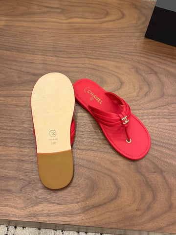 CHANEL 26S THONG SANDALS IN RED CALFSKIN WITH CC LOGO