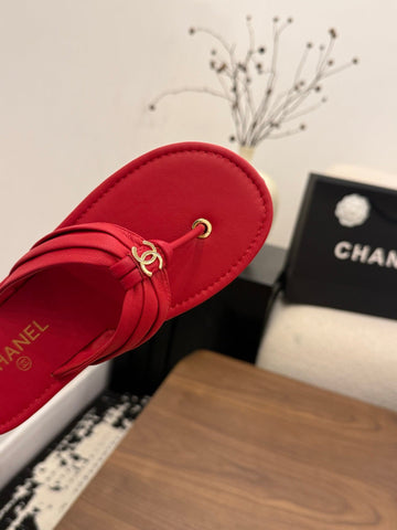 CHANEL 26S THONG SANDALS IN RED CALFSKIN WITH CC LOGO