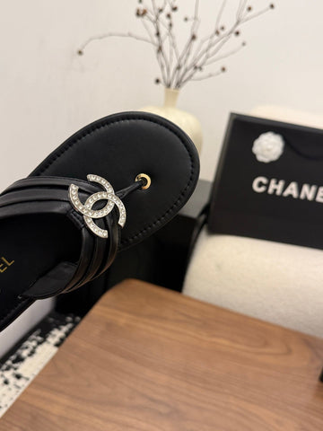 CHANEL 26S THONG SANDALS IN BLACK CALFSKIN WITH RHINESTONE CC LOGO