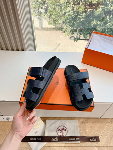 CHYPRE SANDAL IN NAVY BLUE GRAINED CALFSKIN