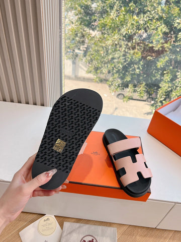 CHYPRE SANDAL IN LIGHT PINK CALFSKIN