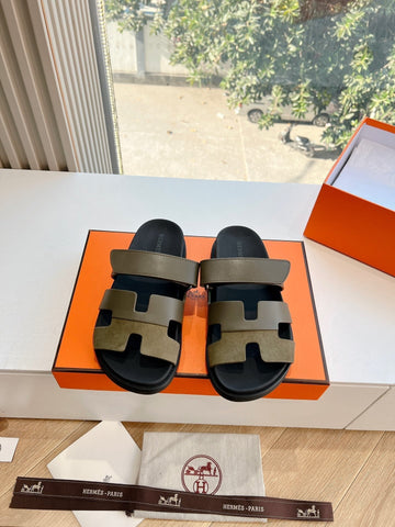 CHYPRE SANDAL IN ARMY GREEN SUEDE AND CALFSKIN
