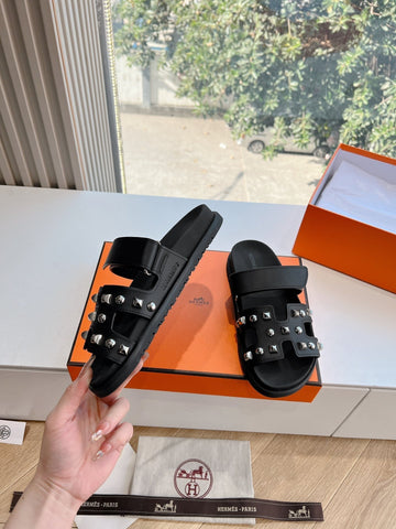 CHYPRE SANDAL IN BLACK CALFSKIN WITH STUDS