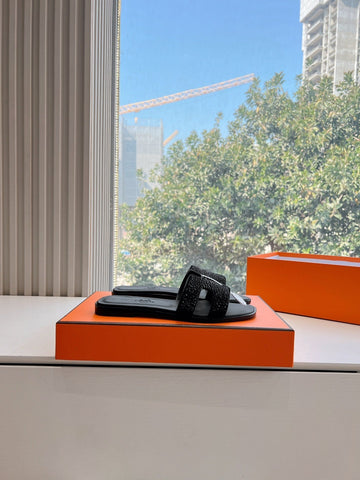 0RAN SLIDE IN BLACK CALFSKIN WITH CRYSTALS