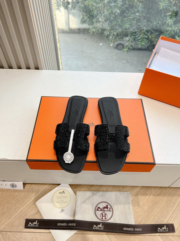 0RAN SLIDE IN BLACK CALFSKIN WITH CRYSTALS