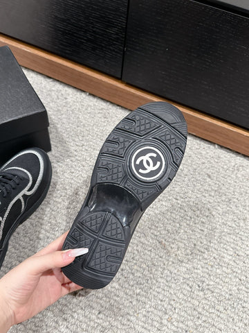 CLASSIC TRAINER IN BLACK FABRIC