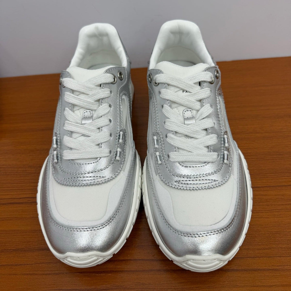 DIOR 26S SNEAKERS IN WHITE AND SILVER CALFSKIN AND MESH