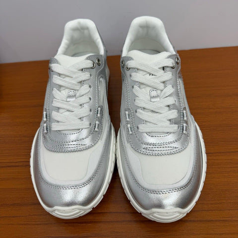 DIOR 26S SNEAKERS IN WHITE AND SILVER CALFSKIN AND MESH