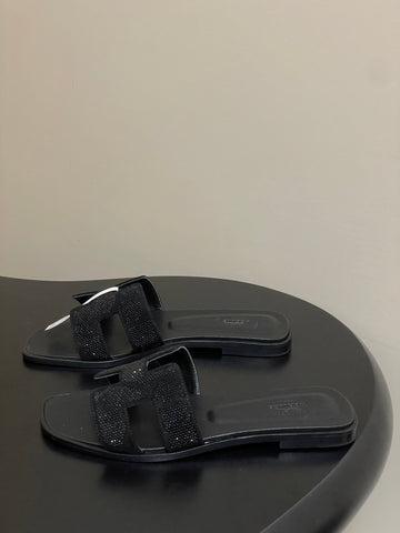 HM 25S ORAN SANDAL IN BLACK LAMBSKIN WITH STONE DETAILS
