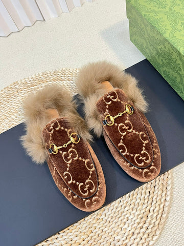 HORSEBIT MULE IN SYRUP BROWN MONOGRAM VELVET AND LAMB WOOL LINING