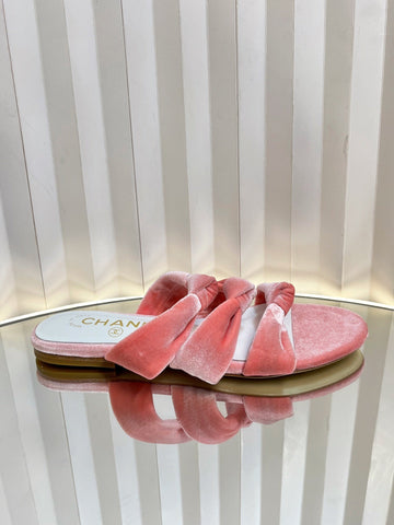 THREE STRAPS MULE IN BRIGHT PINK VELVET