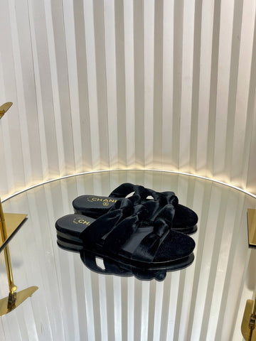 THREE STRAPS MULE IN BLACK VELVET