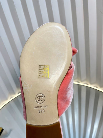 LACE SANDALS IN BRIGHT PINK VELVET