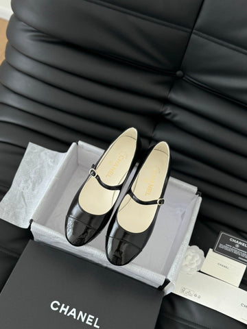 CC MARY JANE SHOES IN BLACK LAMBSKIN WITH GOLD HARDWARE
