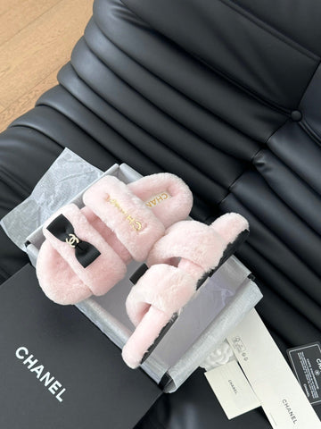 CC DAD SANDAL MULE IN PASTEL PINK FLEECE WITH GOLD HARDWARE