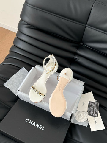 MID-HEEL 35 MM SANDAL IN WHITE SHEEPSKIN WITH STICKERS
