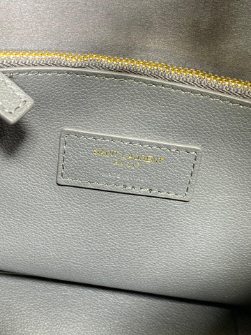 LE 5 À 7 SMALL SUPPLE 22 IN NEPAL BLUE CALFSKIN GOLD BUCKLE