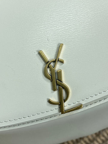 VOLTAIRE TOP HANDLE IN BOX 21 IN WHITE CALFSKIN GOLD HARDWARE