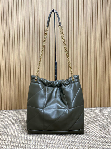 DRAWSTRING CHAIN STRAP SHOULDER BAG 39 IN DARK GREEN QUILTED CALFSKIN
