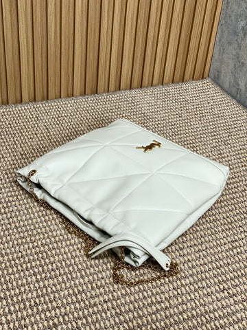 DRAWSTRING CHAIN STRAP SHOULDER BAG 39 IN WHITE QUILTED CALFSKIN