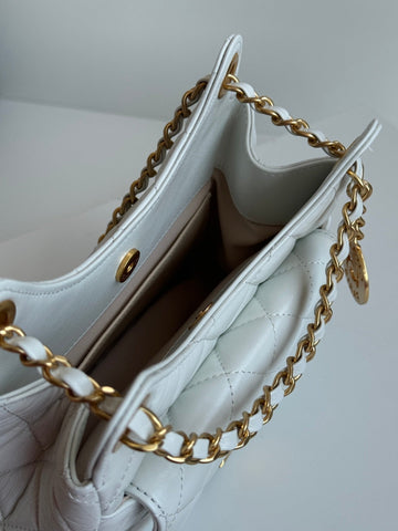 CHANEL 25S HOBO BAG 19 CM IN WHITE LAMBSKIN WITH GOLD HARDWARE