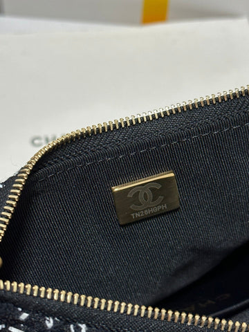 HOBO BAG 23 IN BLACK MIX WHITE TWEED GOLD HARDWARE