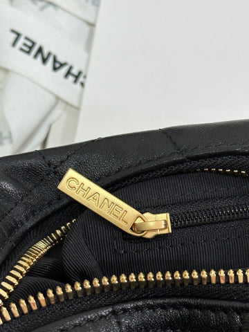 QUILTED HOBO CARGO BAG 31 IN BLACK CALFSKIN GOLD CHAIN
