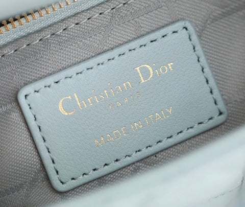 LADY 17 IN LIGHT BLUE LAMBSKIN WITH CANNAGE PATTERN